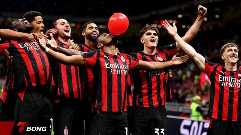 Cú hích cho Milan giữa cuộc đua top 4 khốc liệt